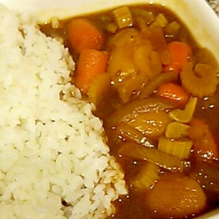 セロリたっぷりコンソメ野菜カレー